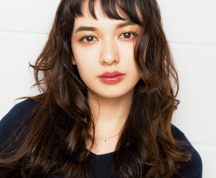 知的メイクに似合うヘアスタイル