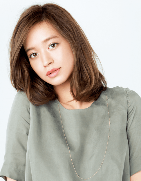 ロブヘアに似合うヘアスタイル