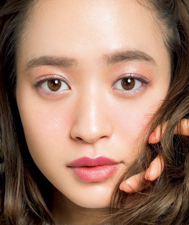 シャーベットメイクにぴったりの大人かわいいヘアスタイル5_point