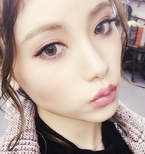 シャーベットメイクにぴったりの大人かわいいヘアスタイル1_point