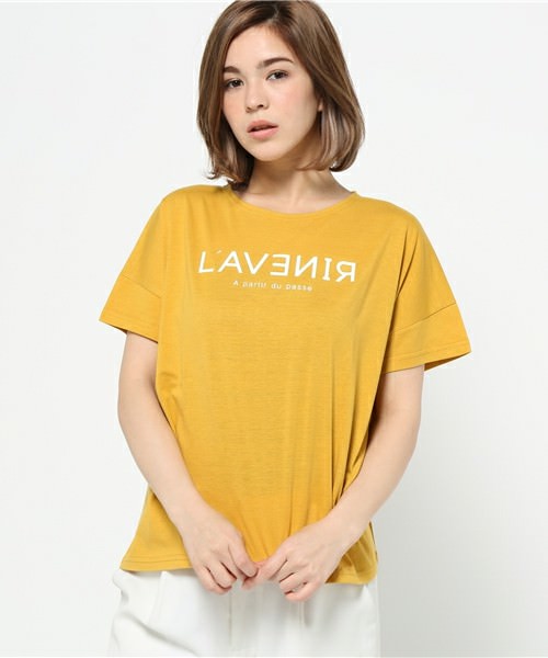 ロゴTシャツに似合うヘアスタイルや髪型4