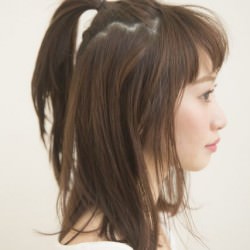 やんちゃ感のあるおだんごとストレートヘアの絶妙バランス1