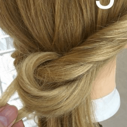 髪をくぐらせるだけ！ヘアアレンジ初心者のためのギブソンタック5