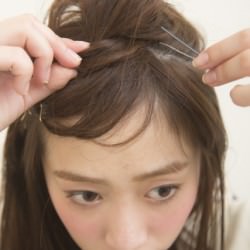 大人っぽい三つ編み　巻かなくてもミディアムヘアでできる海外セレブ風アレンジ2