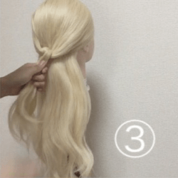 髪を紐と同じように結んで作る！簡単ハーフアップ3