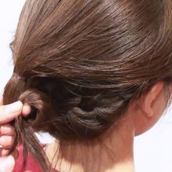 編みこみで作るアップヘアアレンジ10