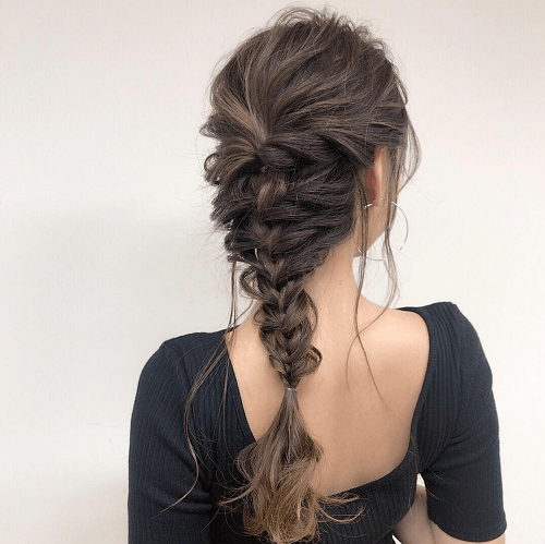 バックシャントップスにぴったりのヘアスタイル2