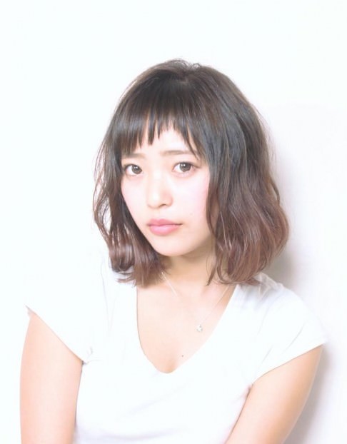 個性派アシメ前髪のヘアスタイル