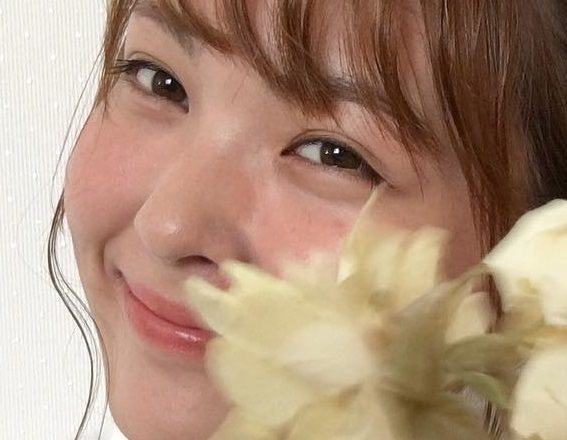 ベージュリップ×アップヘアめいく