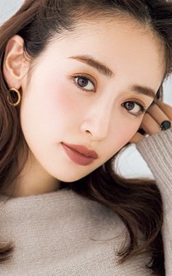 大人っぽい！ブラウンリップに似合うヘアスタイル