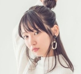 ナチュラルメイクに似合うヘアスタイルメイク4