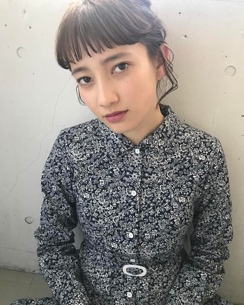 愛嬌たっぷり太眉に似合うヘアスタイル1