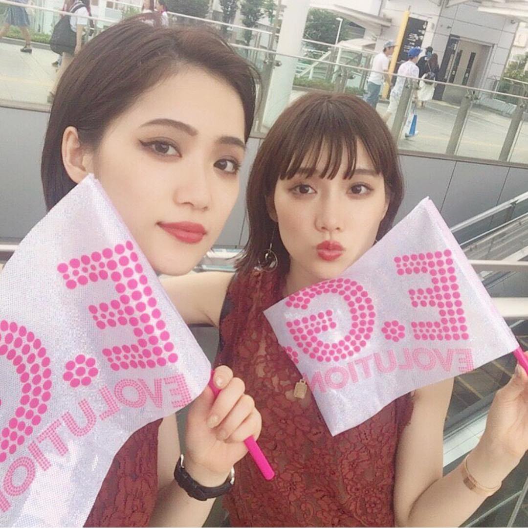 Liveで友達と双子コーデでやりたいヘアアレンジ ヘアスタイル 頭美人