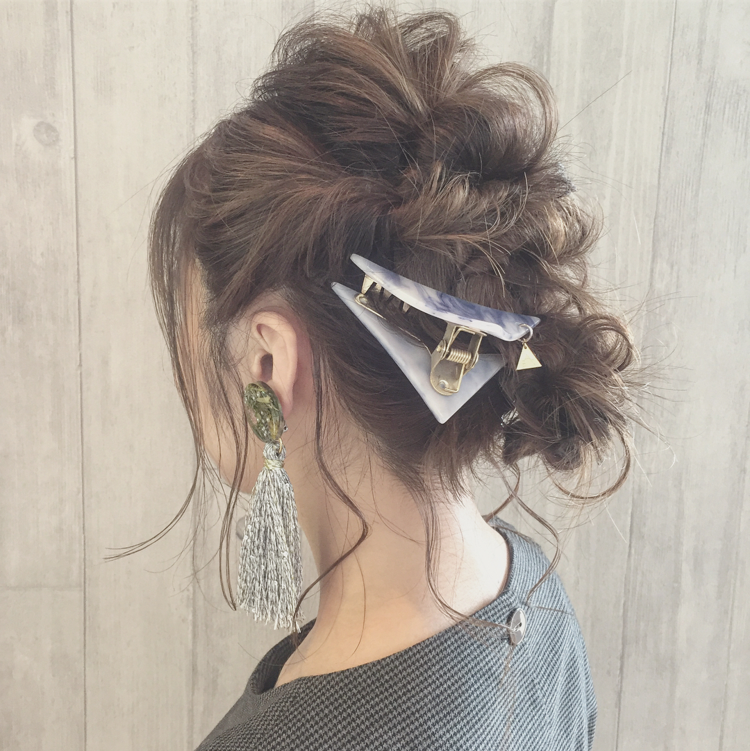 横顔美人になりたい 横顔をきれいに見せるヘアアレンジ ヘアスタイル 頭美人