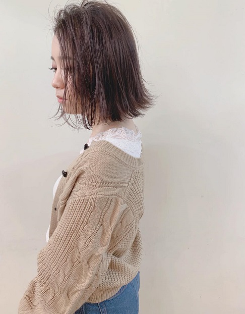 ゆるく着られるカーディガンに合うヘアアレンジ