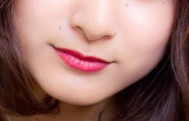 今季注目のリップカラーはヘアアレンジでさらに色っぽく♪ 2 point