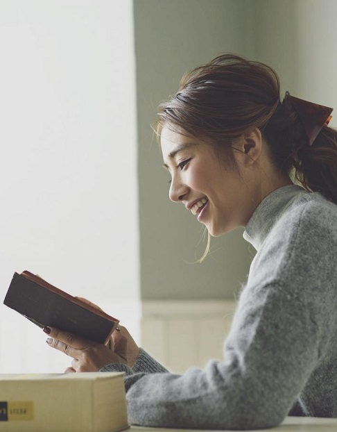 読書好きのあなたに！前髪も横髪も気にならないヘアスタイル☆