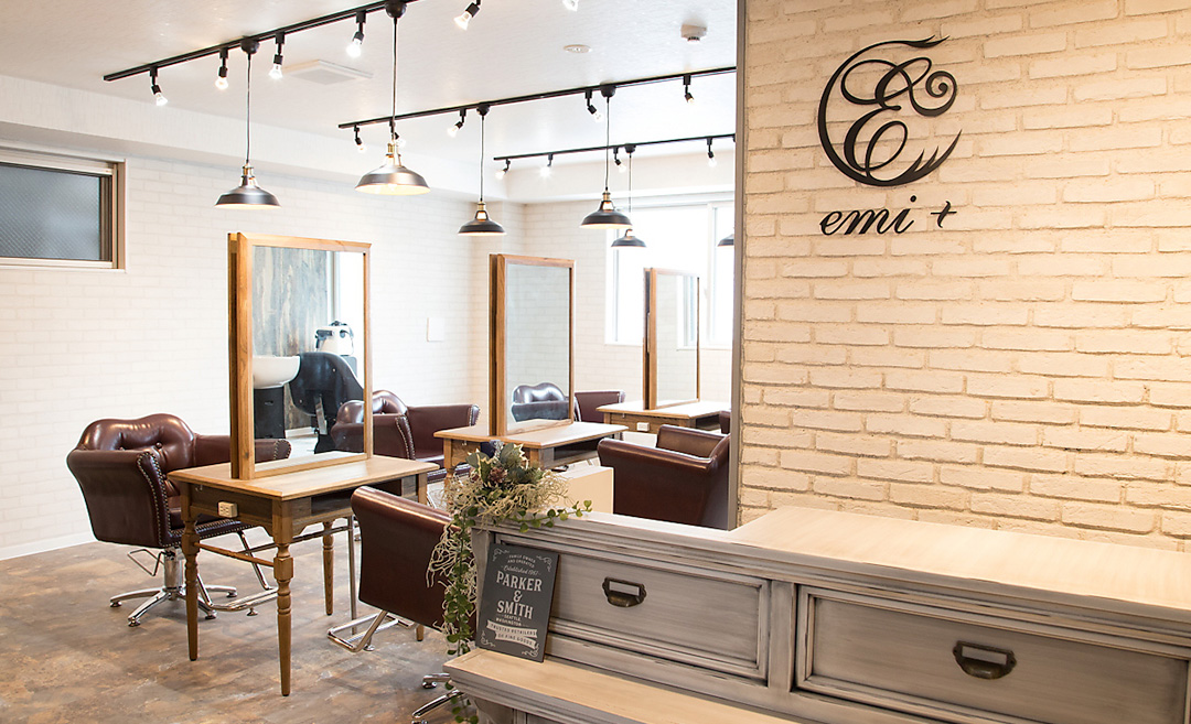 emi+hair&eyelash(エミタスヘアーアンドアイラッシュ)の店舗画像