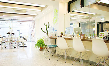 Hair & Make APOLLONIA(ヘア アンド メイク アポロニア)の店舗画像