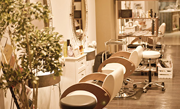 DOUBLE HAIR DESIGN（ダブルヘアデザイン）の店舗画像